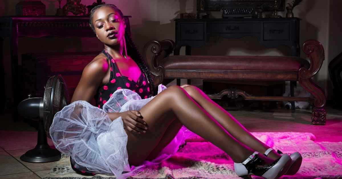 woman-onstage-in-burlesque-dance-costume