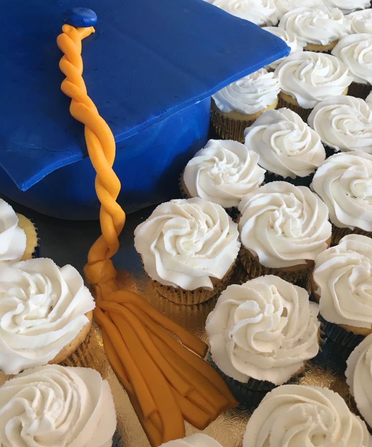 Blue Grad Cap Cake With White Cupcakes