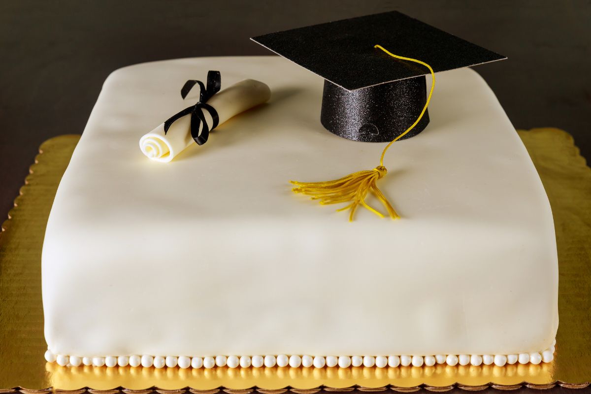 White Fondant Graduation Cake with grad cap and diploma toppers
